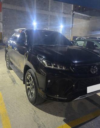 TOYOTA HILUX SW4 2.8 D-4D TURBO DIESEL DIAMOND 7L 4X4 AUTOMÁTICO